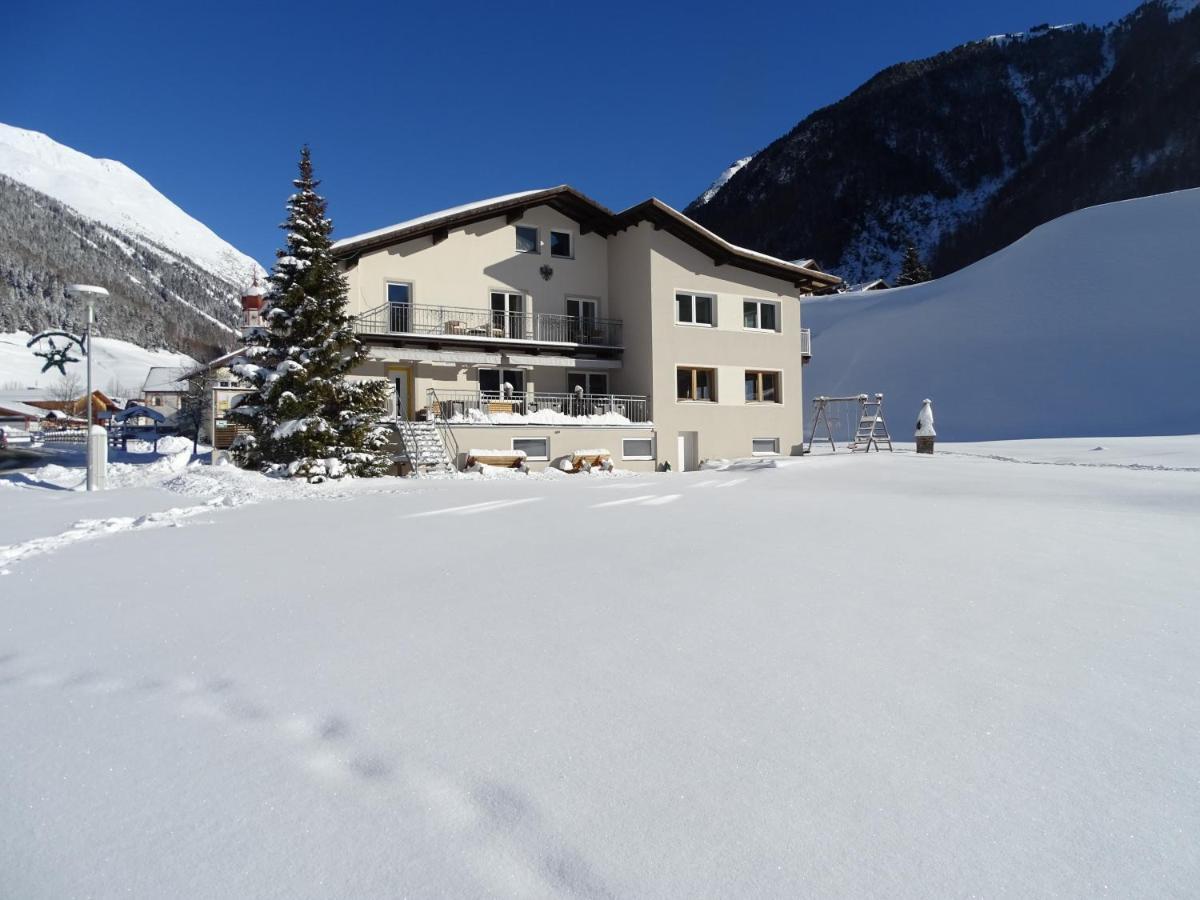 Apart Tyrol Umhausen Buitenkant foto