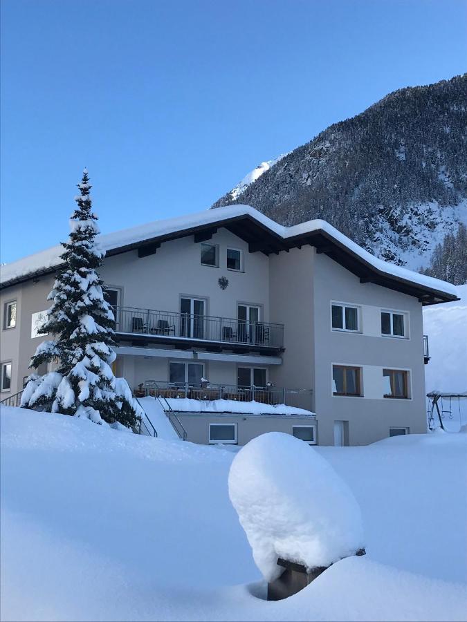 Apart Tyrol Umhausen Buitenkant foto